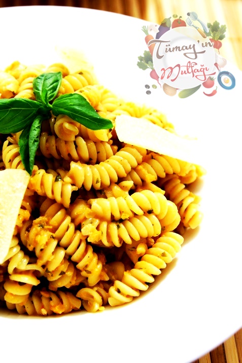 PESTO DOMATES SOSLU FUSİLİ MAKARNA