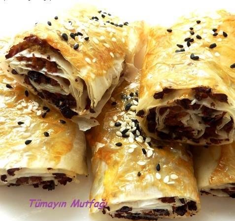 Baklava Yufkasında Kıymalı Börek