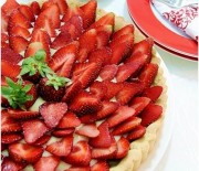 Kremalı Çilekli Tart