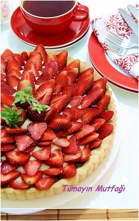 Kremalı Çilekli Tart