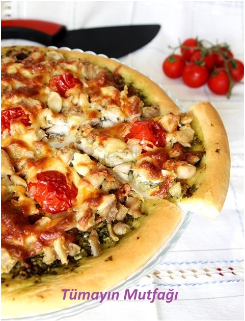 Pesto Soslu Tavuklu Pizza