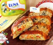 Enginar ve Cheddar Peynirli Börek