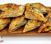 Patatesli Havuçlu Üçgen Milföy Börek