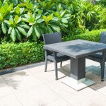 outdoor-patio-with-chair-table